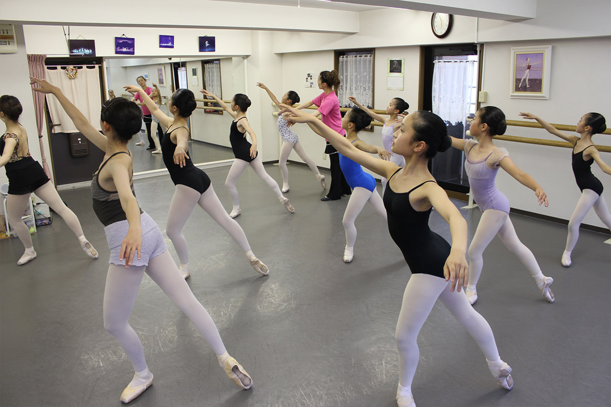 ゆうこ♡バレエスタジオの教室案内。 愛知県愛西市の富吉本部スタジオと 三重県の近鉄文化サロン四日市があります。